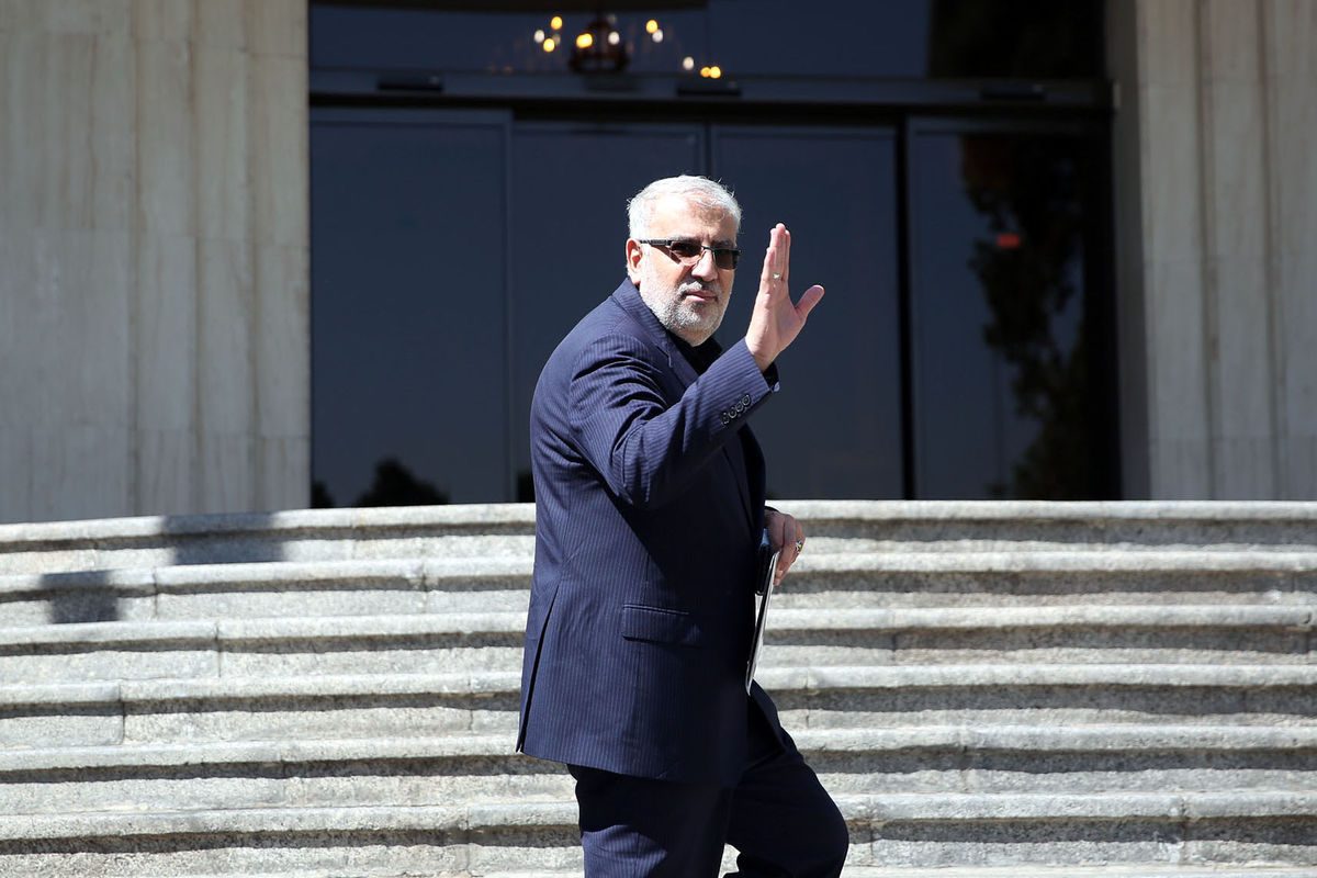 وزیر نفت در دوراهی ماندن و رفتن