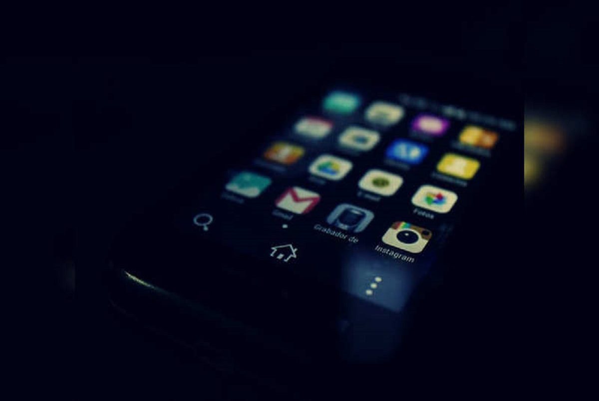 زیاد صحبت کردن با موبایل چه بلایی سرتان میآورد؟