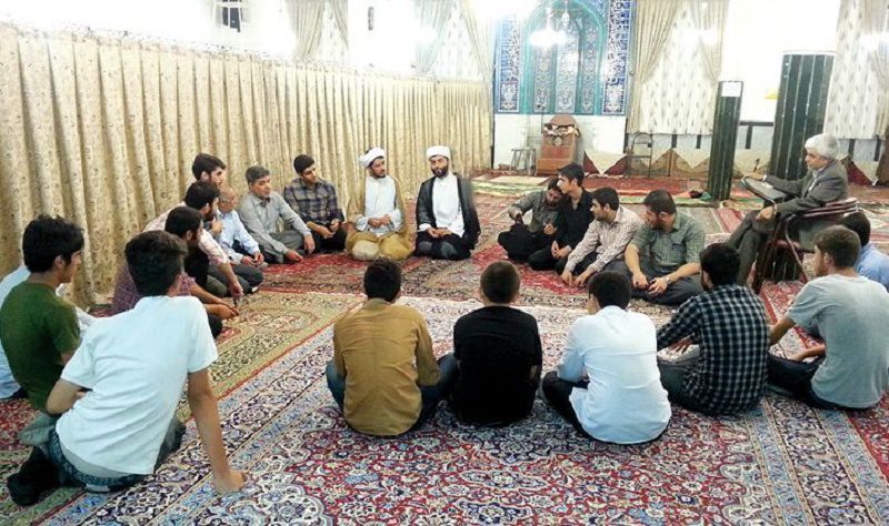 طلبه ها دنبال جذب در ادارات و نهادها هستند