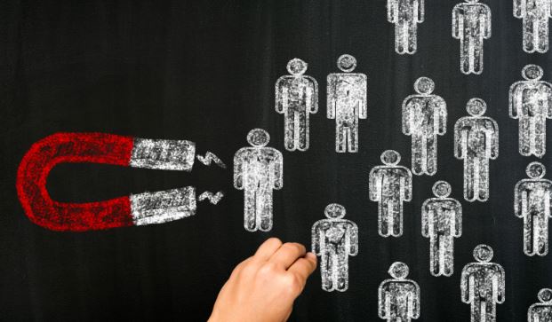 تکنیک پنجم تأثیر برنامه‌های وفاداری مشتری در جذب بیشتر
