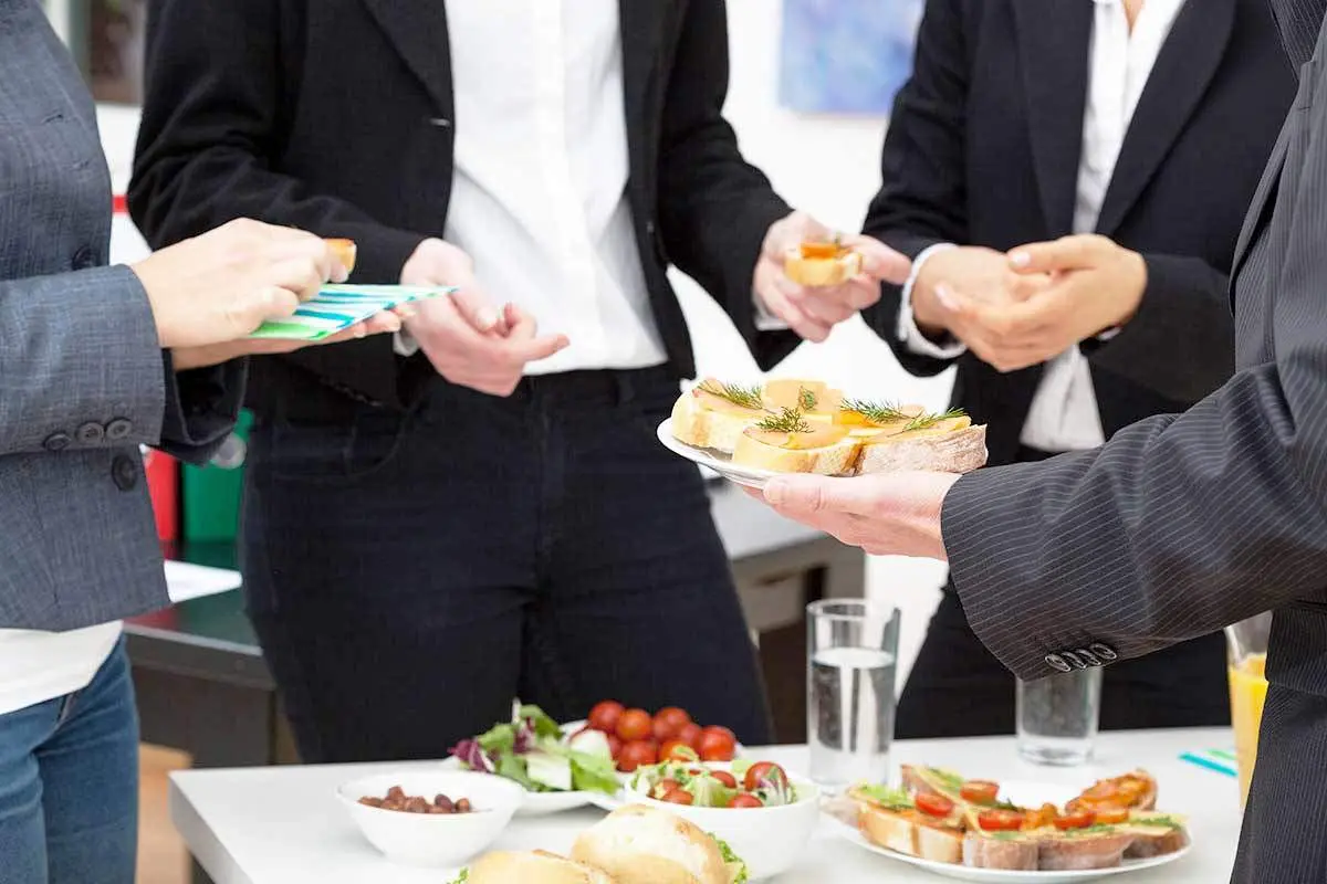 صبحانه در وقت اداری