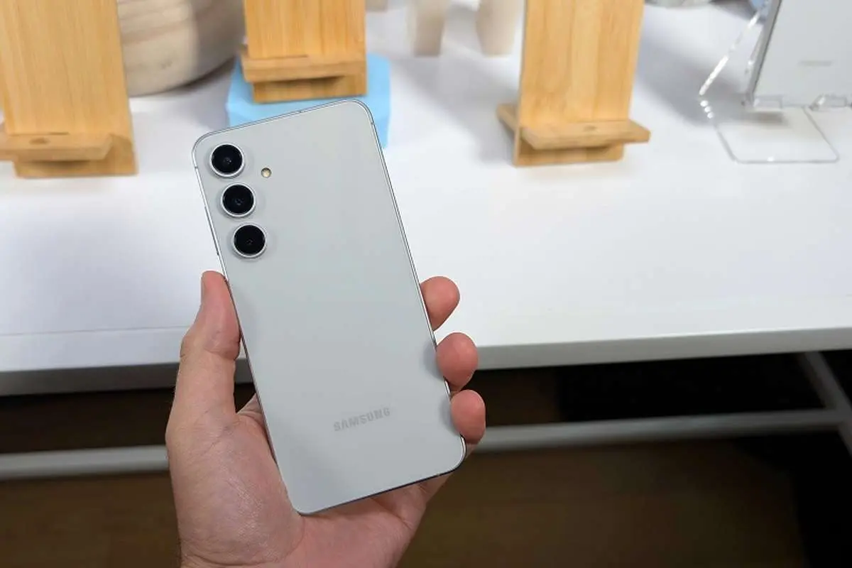 قیمت گوشی موبایل ۱۴ آبان ۱۴۰۴