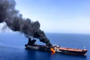 نفتکش متخلف در تنگه هرمز