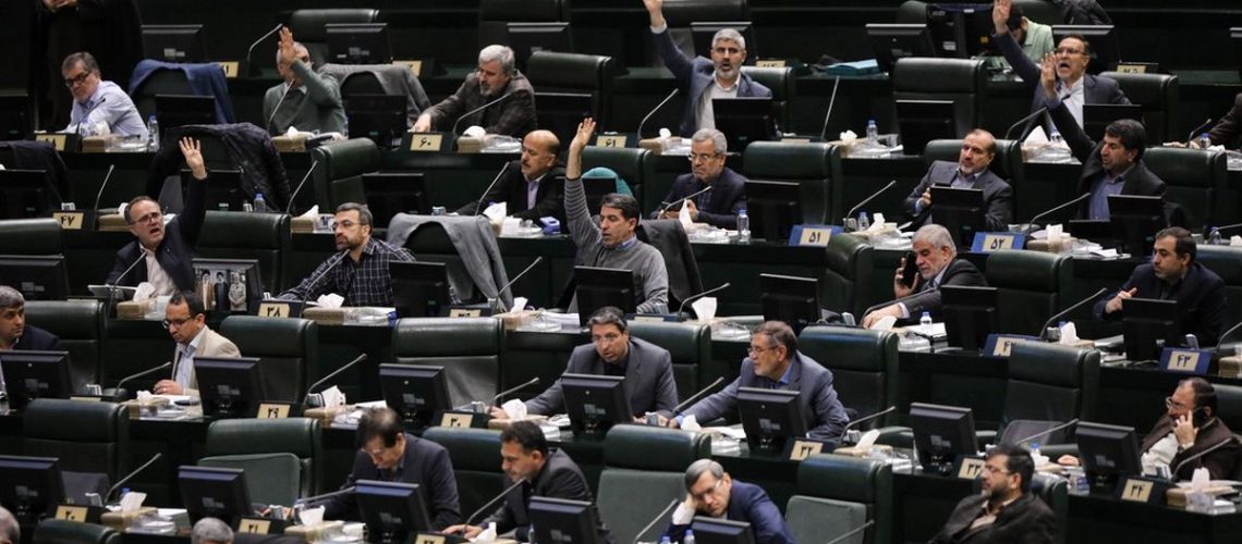 کارت زرد به وزیر کار