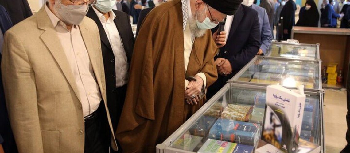 بازدید رهبر از نمایشگاه کتاب