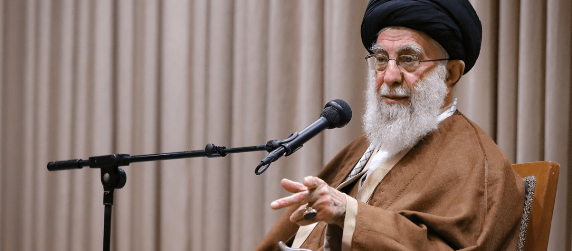 بازدید رهبر از نمایشگاه نیروی هوا فضای سپاه