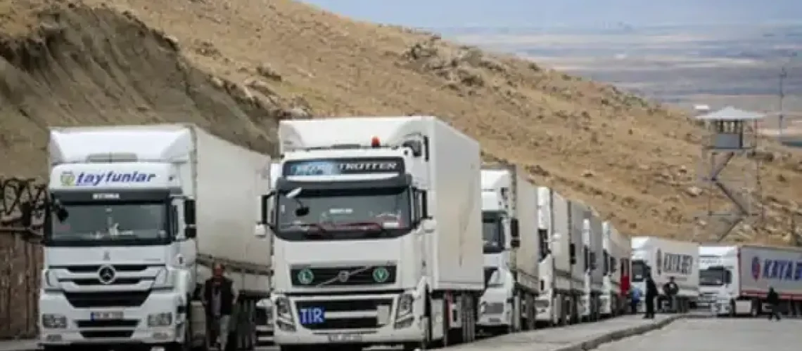 معطلی کامیون‌ های وارداتی