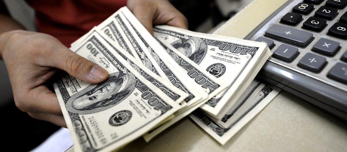 مهار نوسانات نرخ ارز