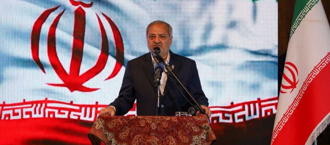 وزیر آموزش‌وپرورش با تأکید بر ضرورت توسعه ورزش همگانی و فعالیت‌های بدنی دانش‌آموزان، از برنامه‌ریزی برای تبدیل مدارس به کانون‌های ورزشی محلات خبر داد.