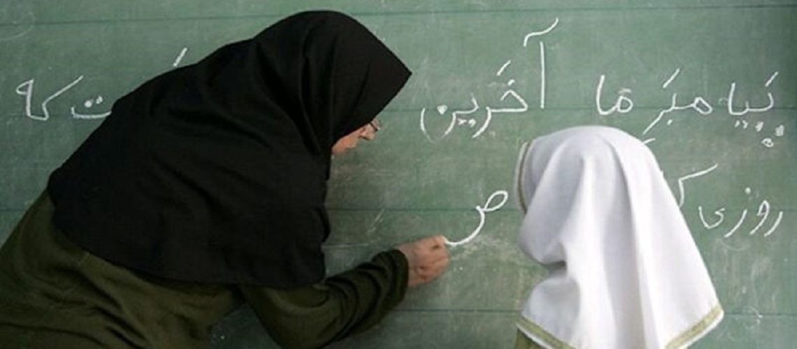 حقوق پایین فرهنگیان