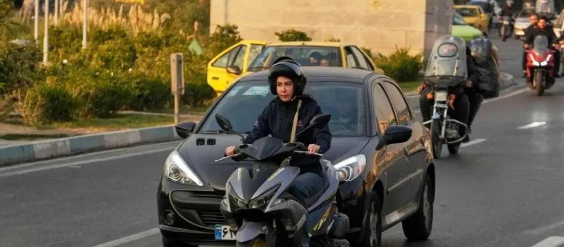 گواهینامه موتورسیکلت زنان