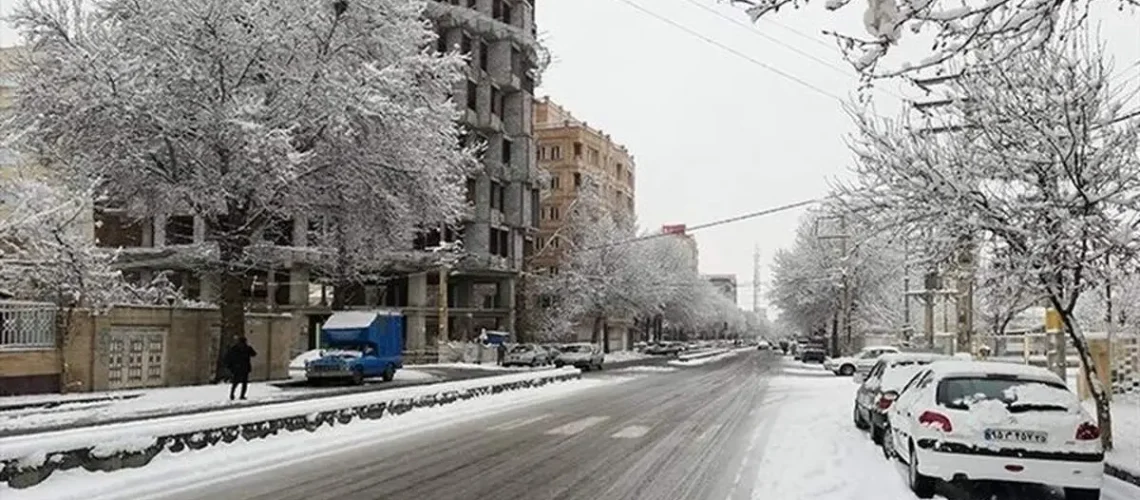 پیش‌بینی هواشناسی تهران، همدان، مشهد، شیراز، اصفهان، تبریز و رشت از ۱۲ بهمن تا سه روز آینده را بر اساس اعلام سازمان جهانی هواشناسی می‌خوانید.